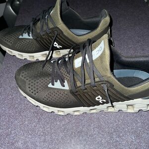On CloudSwift 2 Men’s Shoes Olive Size 10.5 Men’s Used
